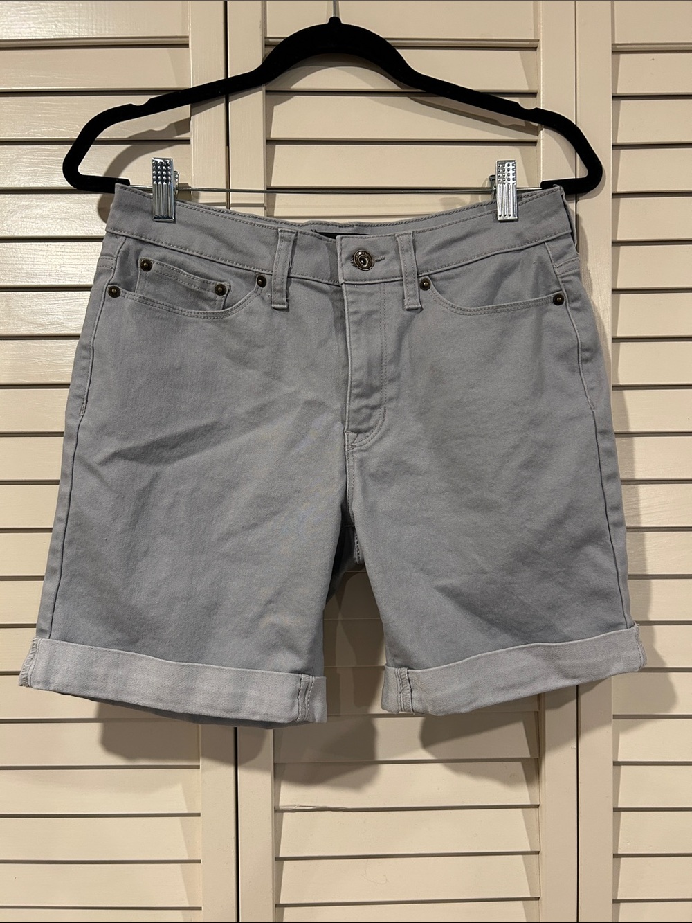 DKNY Light Gray Rolled Hem Burmuda Shorts Size 4